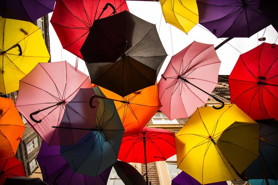 L’invention du parapluie, l’histoire bien française d’un accessoire incontournable