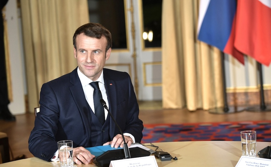 Le président Emmanuel Macron respecte-t- il le droit français