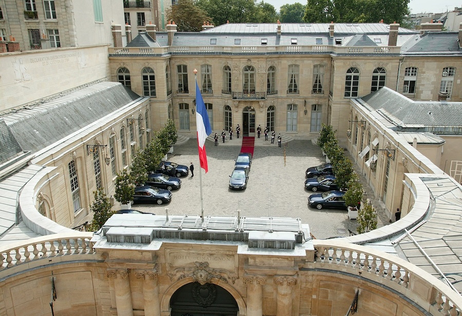 Le président Emmanuel Macron respecte-t- il le droit français