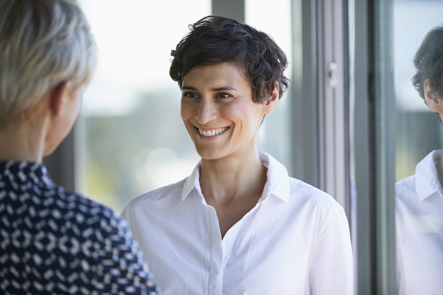 Les bienfaits du sourire en huit points : la science confirme que le sourire, même forcé, favorise la santé
