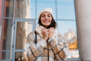 Les bienfaits du sourire en huit points : la science confirme que le sourire, même forcé, favorise la santé