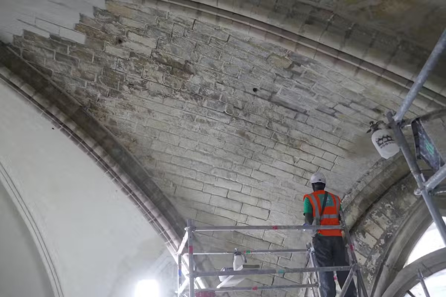 Notre-Dame de Paris : une reconstruction réussie, une restauration malmenée et l’environnement oublié 