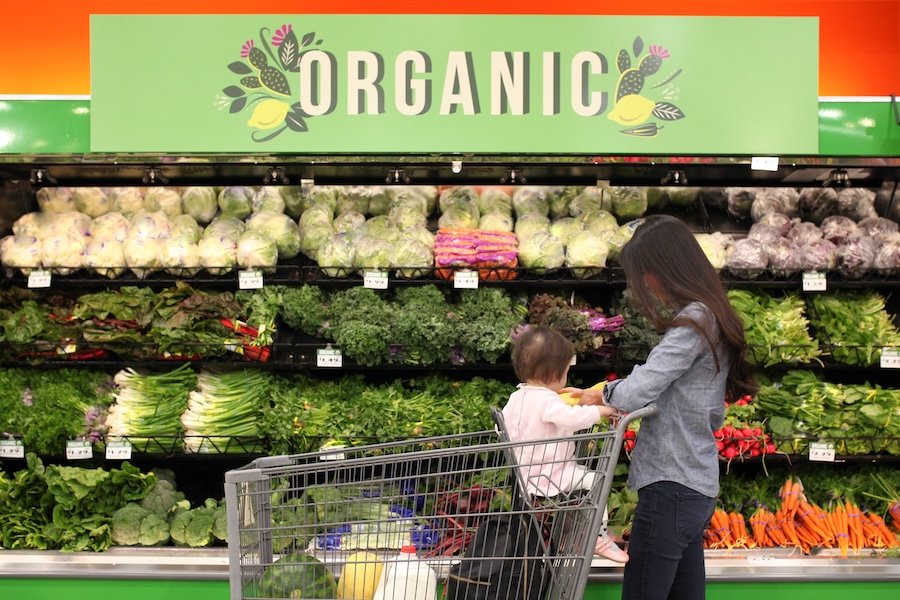 Réduire les résidus chimiques sur les fruits et légumes : astuces et solutions naturelles 
