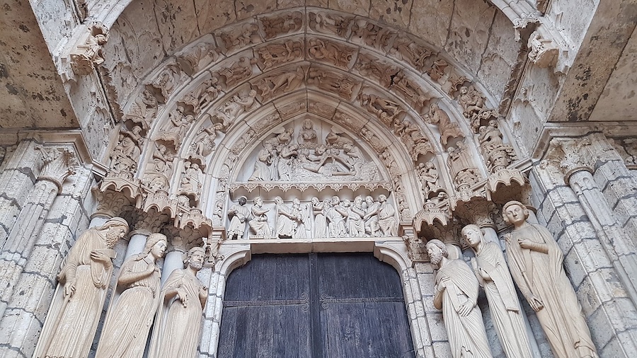 Les caractéristiques qui font des cathédrales gothiques médiévales de véritables merveilles
