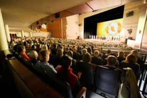 Shen Yun poursuit sa tournée sur trois continents : La grâce, l’aisance et la force