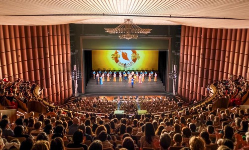 Shen Yun poursuit sa tournée sur trois continents : Le niveau artistique est de premier ordre 
